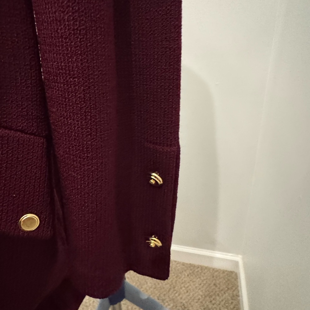 St. John Collection by Marie Gray burgundy knit blazer w/gold-tone brooch Sz 12 - Picture 5 of 7